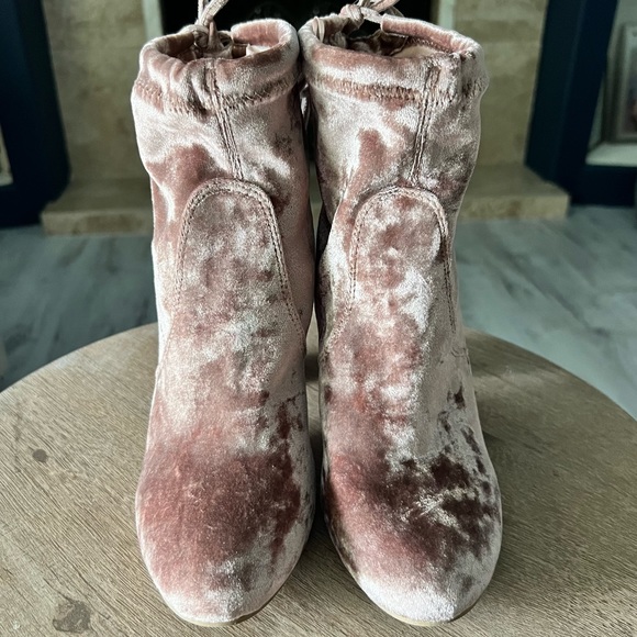 REPORT Whitney Blush pink crushed velvet sock boot block heel size 7.5 - Picture 8 of 13
